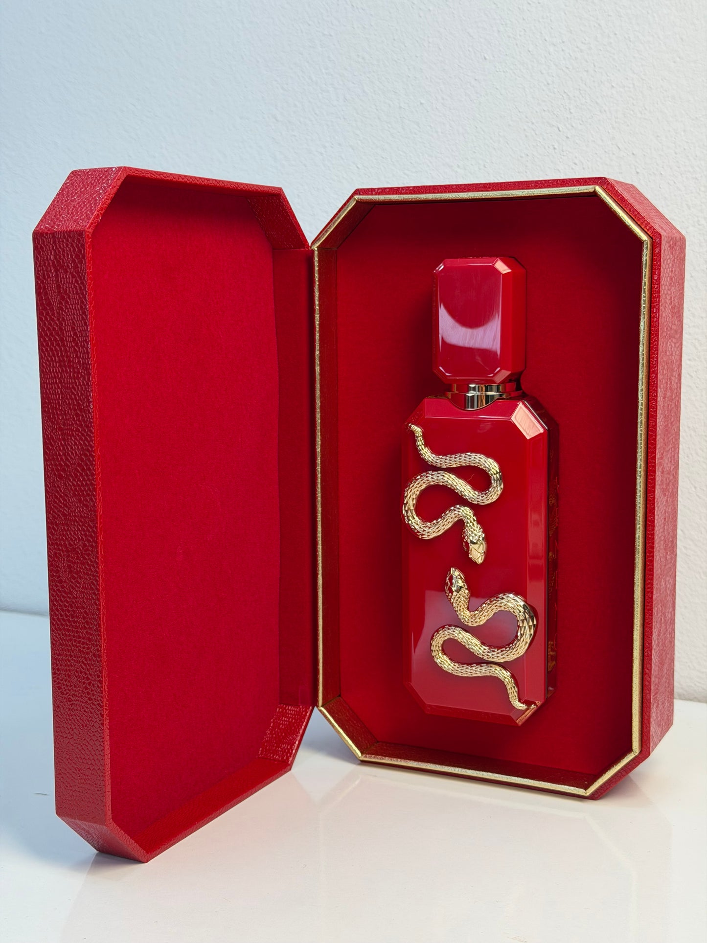 VENENO SCARLET FRENCH AVENUE EXTRAIT.DP-100ml