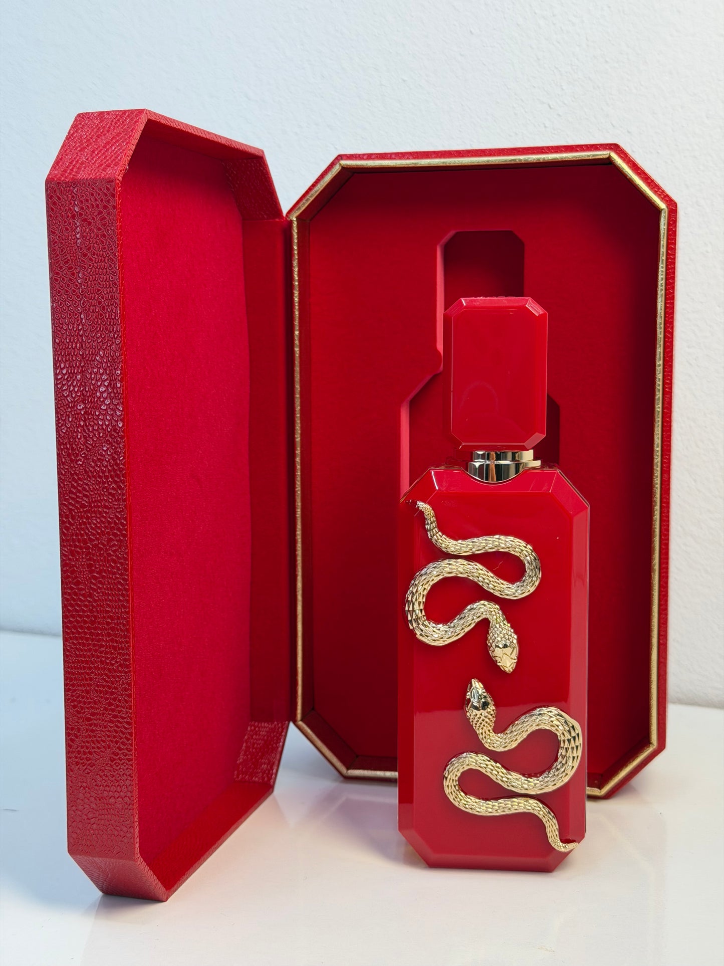 VENENO SCARLET FRENCH AVENUE EXTRAIT.DP-100ml